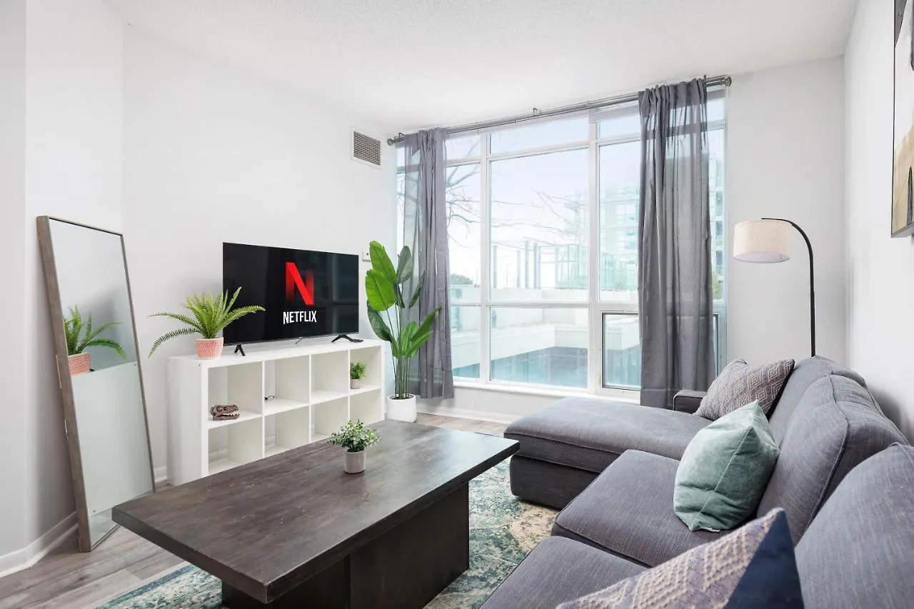 Modern & Spacious 2 Bed Condo Across From Lakeshore! Toronto