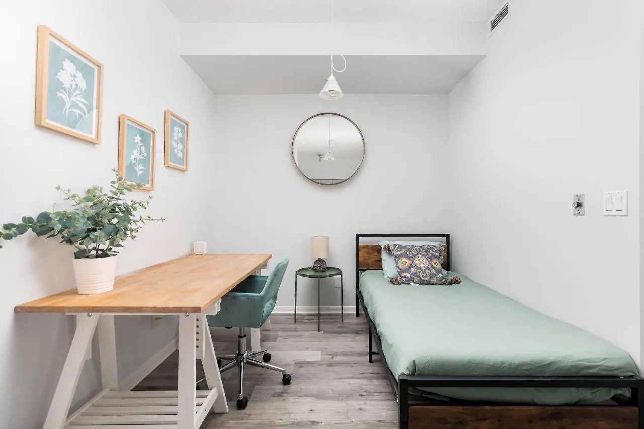 Modern & Spacious 2 Bed Condo Across From Lakeshore! Toronto Canada