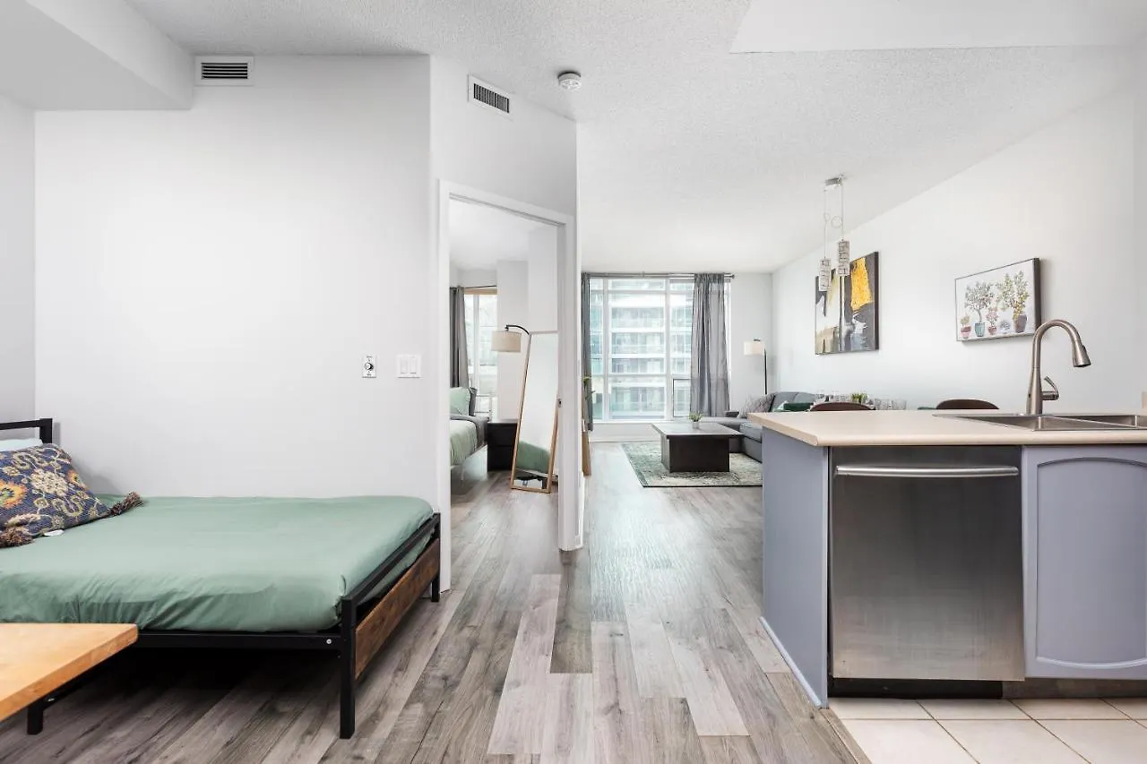 Modern & Spacious 2 Bed Condo Across From Lakeshore! Toronto 0*,