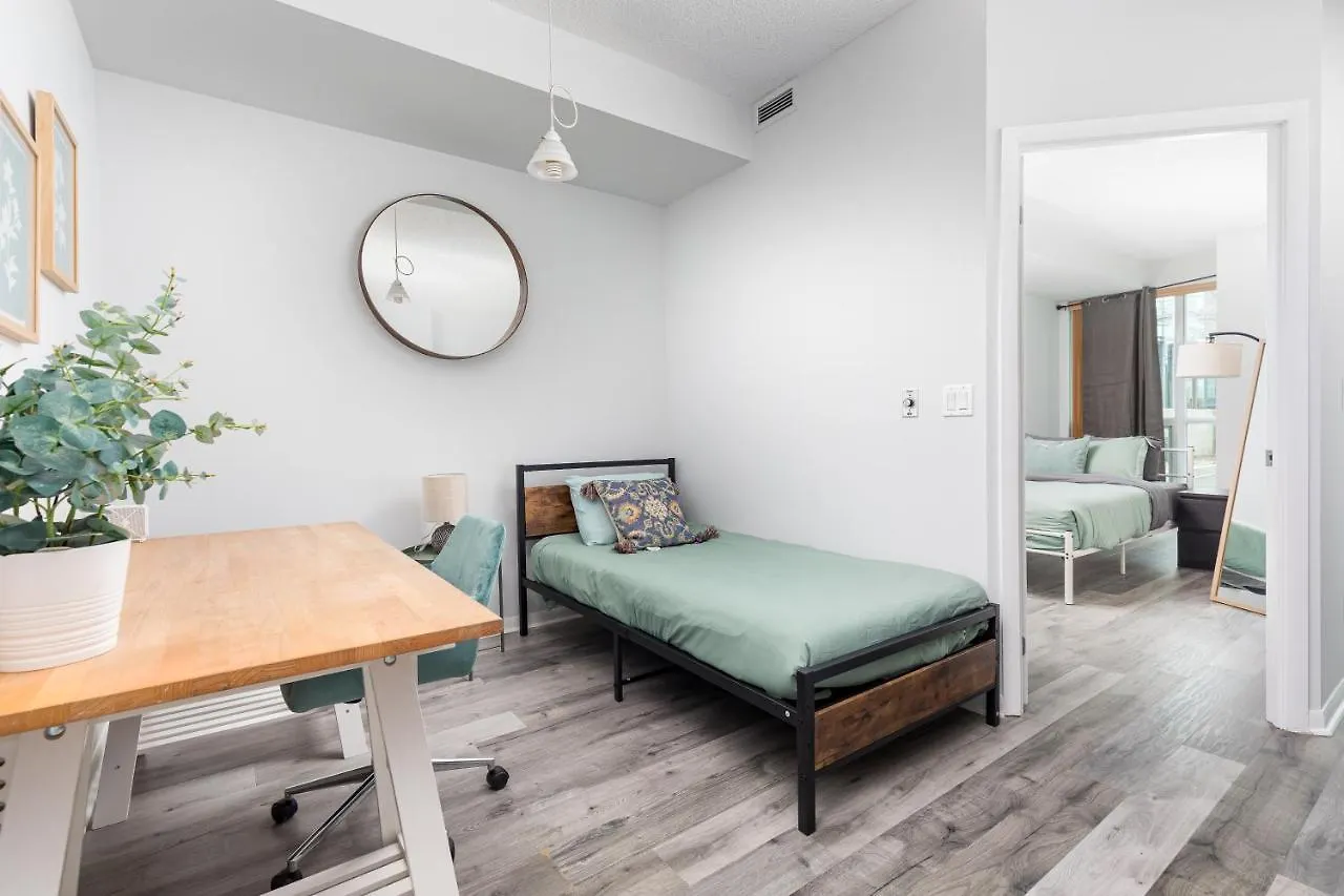 Modern & Spacious 2 Bed Condo Across From Lakeshore! Toronto