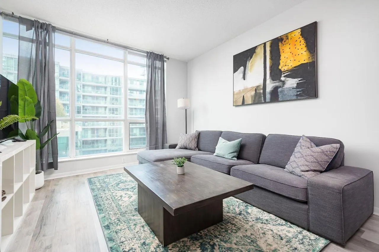Modern & Spacious 2 Bed Condo Across From Lakeshore! Toronto Apartment