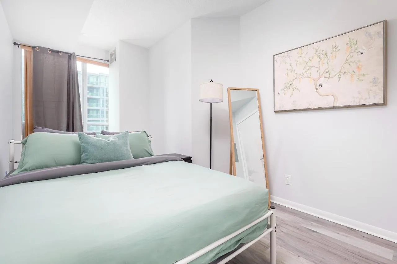 Modern & Spacious 2 Bed Condo Across From Lakeshore! Toronto